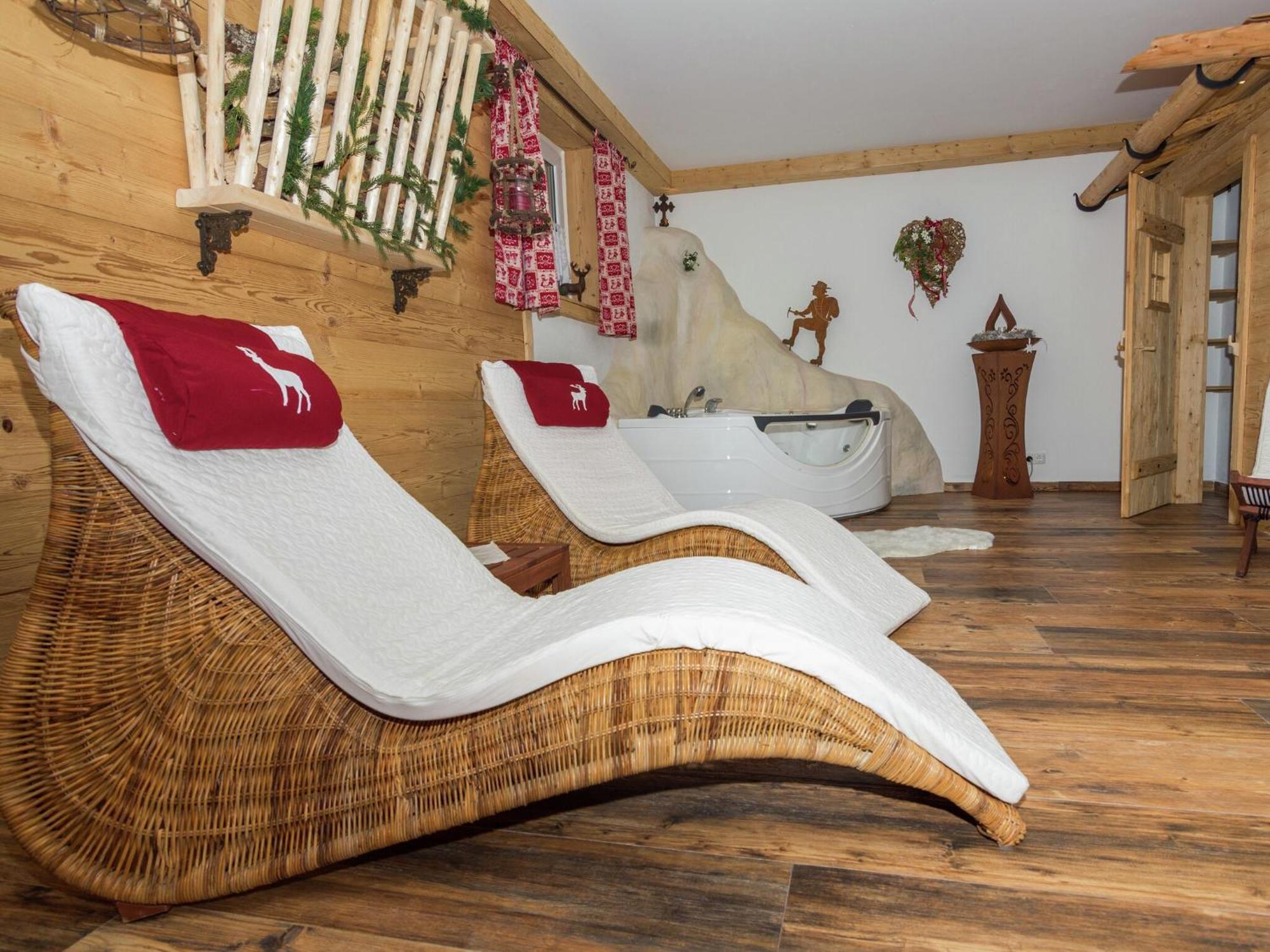 Alluring Holiday Home In Ubersee With Whirlpool Exterior photo